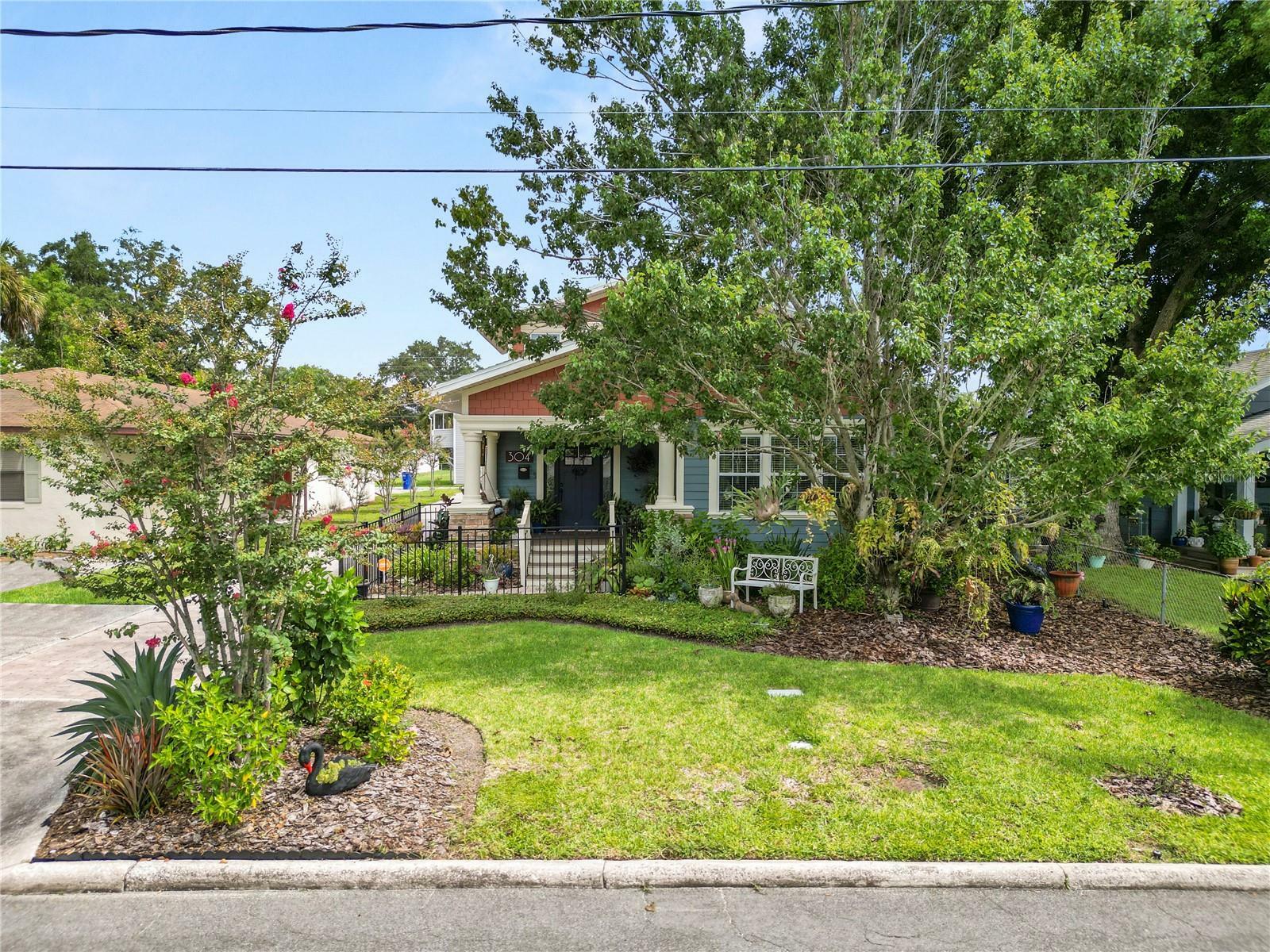 Property Photo:  304 E Palm Drive  FL 33803 