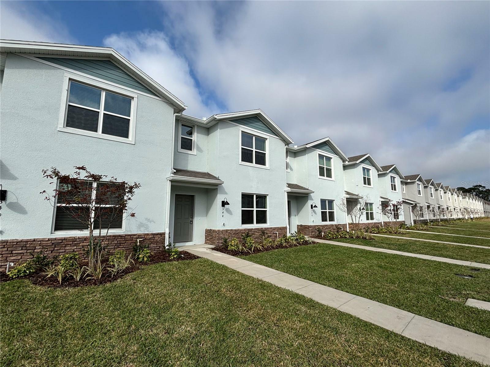 Property Photo: 344 Preston Cove Drive FL 34771