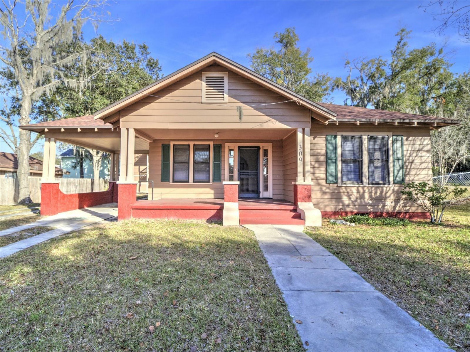 Property Photo:  309 NE Sanchez Avenue  FL 34470 