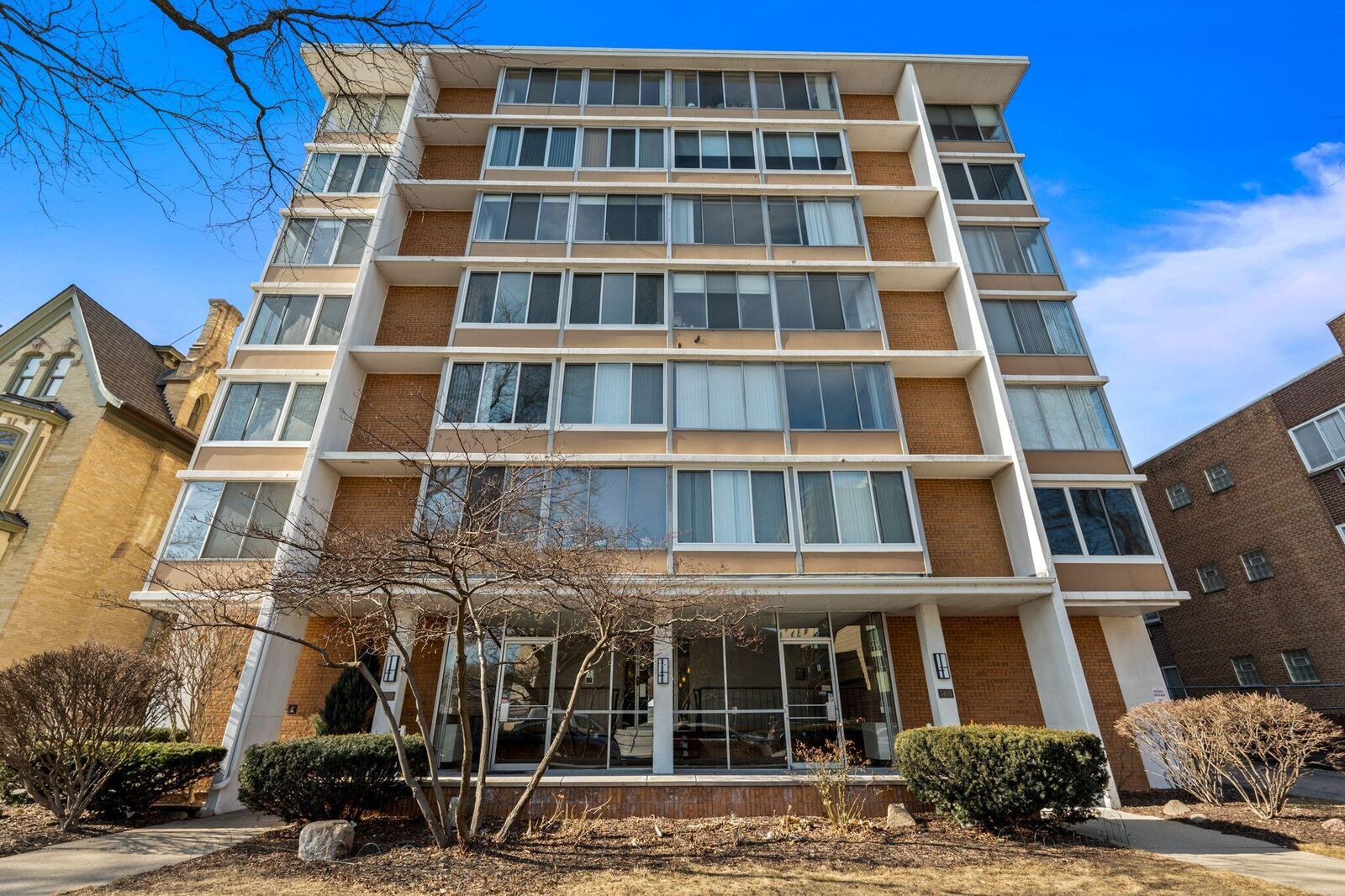 Property Photo: 1409 N Prospect Ave 304 WI 53202