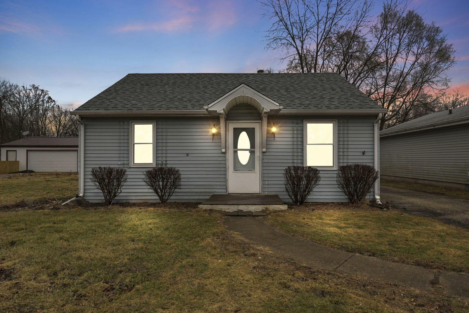 Property Photo:  206 Independence Avenue  IL 60433 