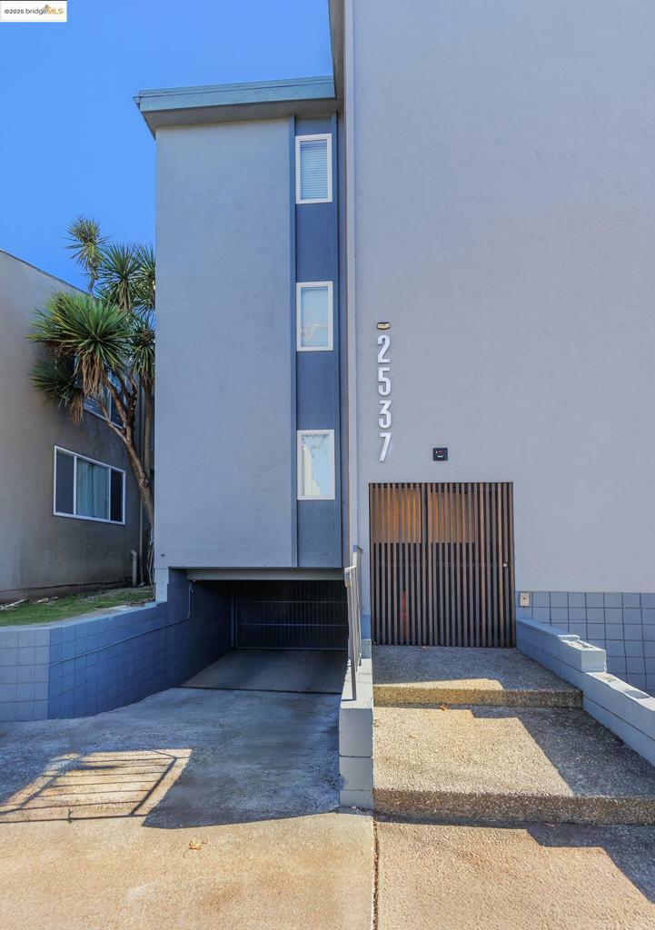 Property Photo: 2537 Ellsworth St CA 94704