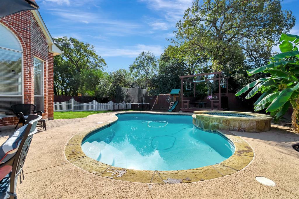 Property Photo:  620 Edgebrook Avenue  TX 76248 