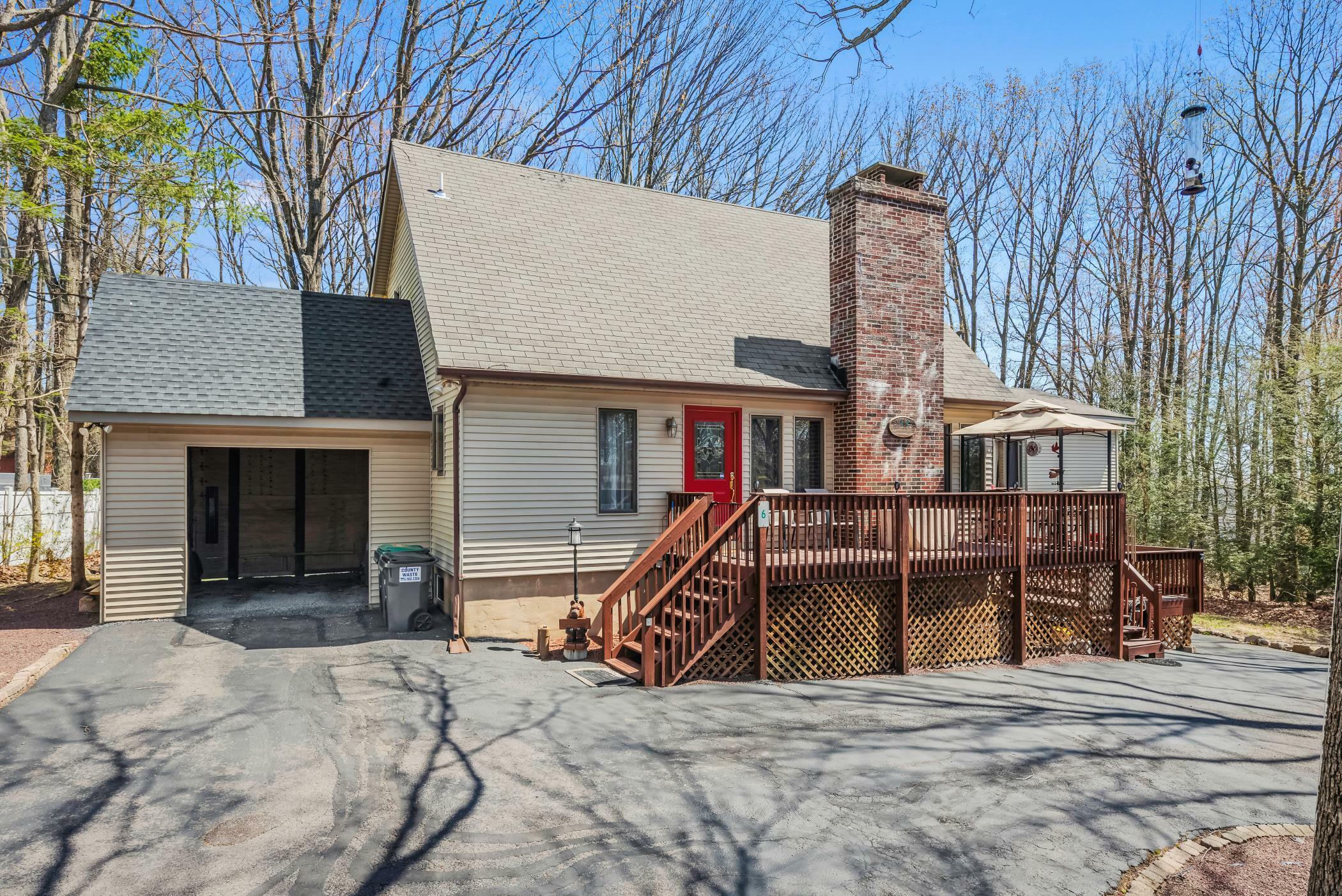Property Photo: 6 Cobblewood Drive PA 18344