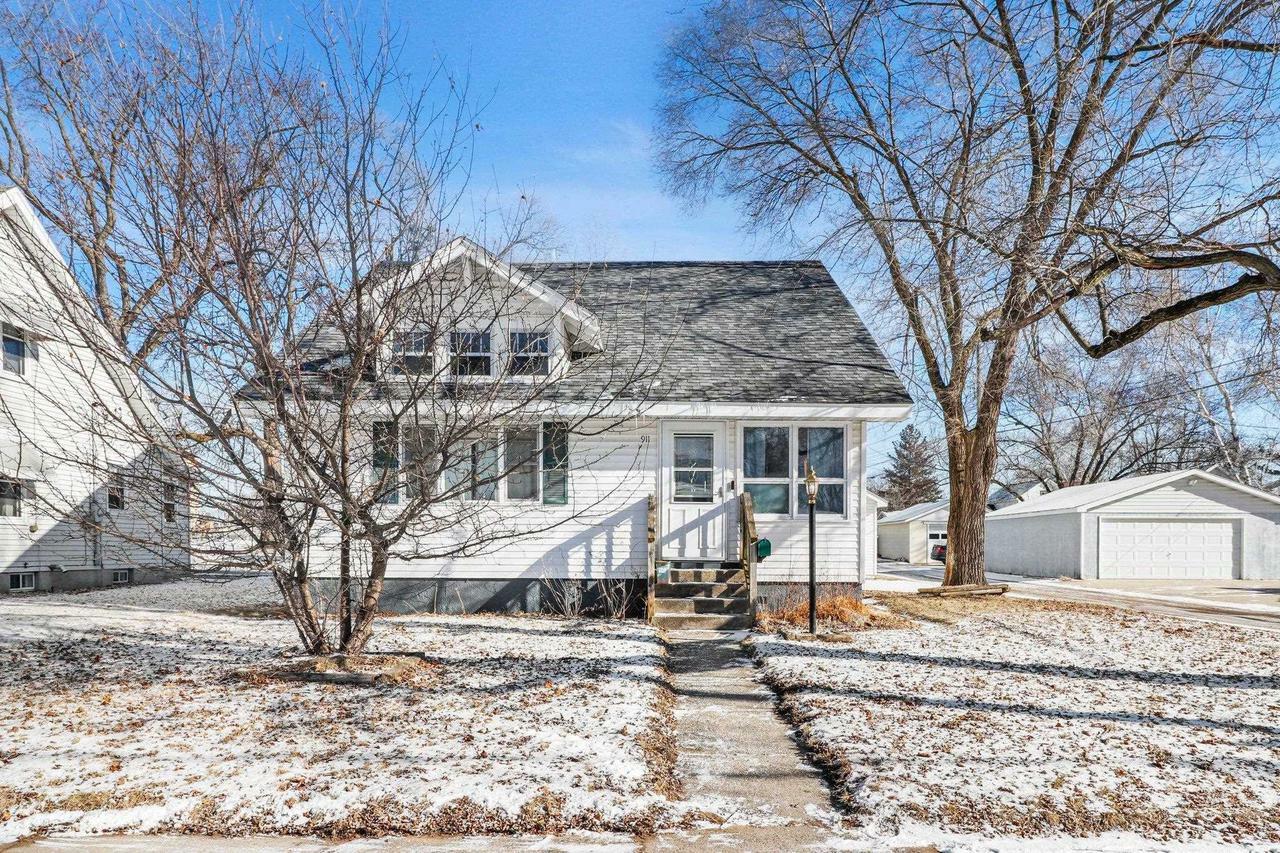 Property Photo: 911 Adams Street WI 53901