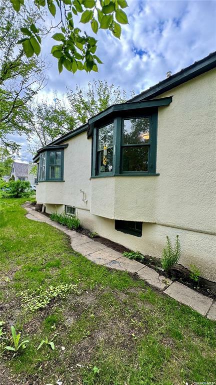 Property Photo:  234 F Avenue N  SK S7L 1W1 