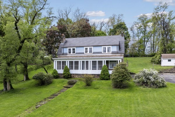 Property Photo: 2515 Middle Rd PA 15116