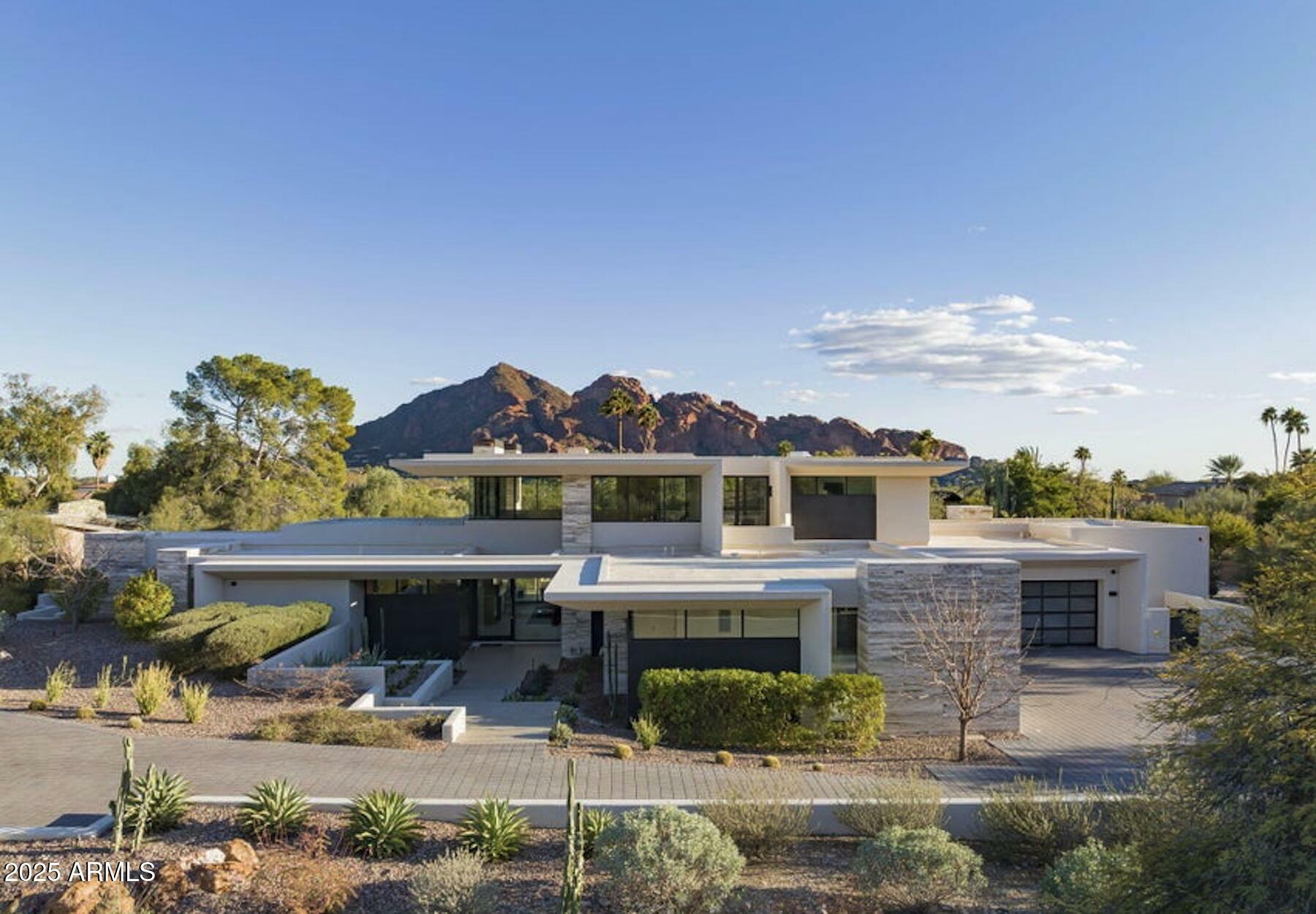 Property Photo: 4451 E Joshua Tree Lane AZ 85253