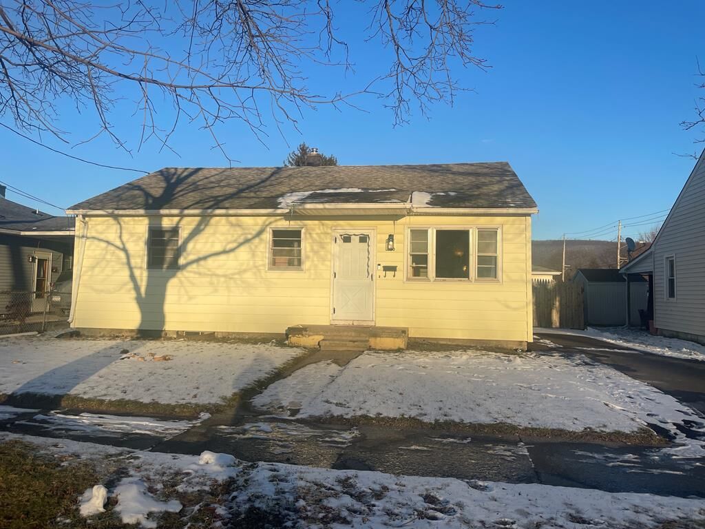 Property Photo:  130 Lynwood Avenue  NY 14903 