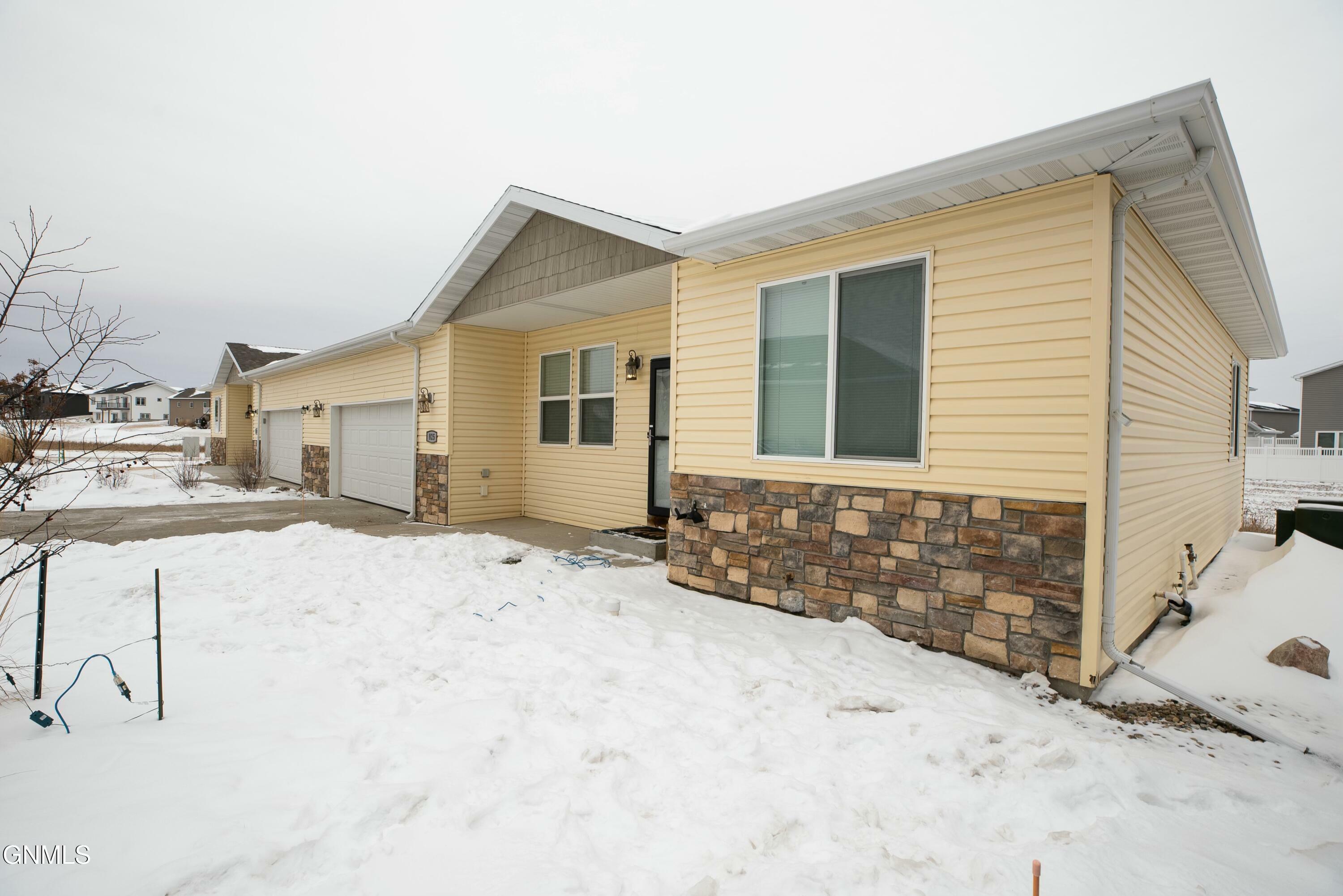 Property Photo:  825 Canada Avenue  ND 58503 