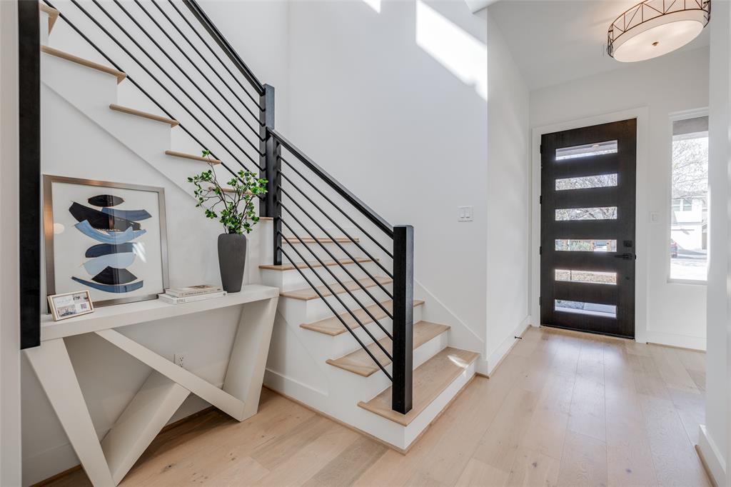 Property Photo: 310 E 27th Street TX 77008