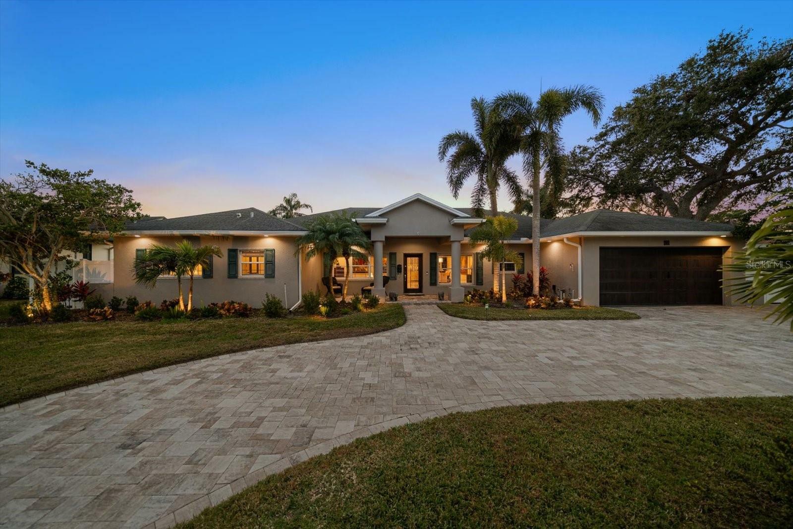Property Photo: 633 Poinsettia Road FL 33756