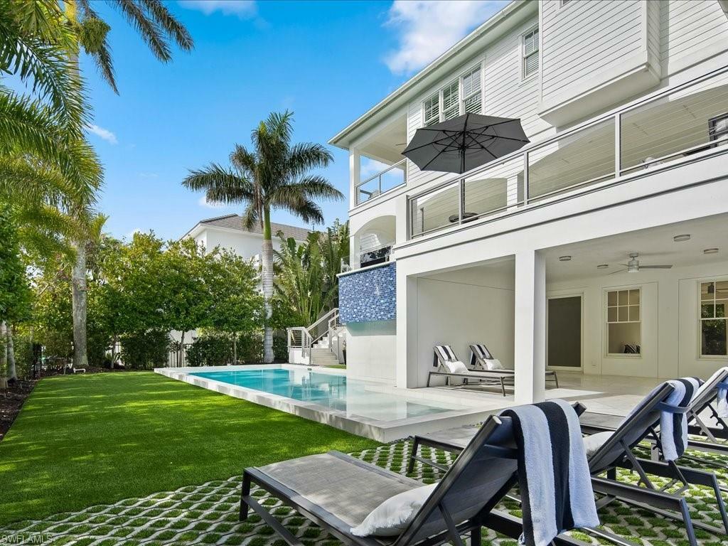 Property Photo: 140 3rd Ave S FL 34102