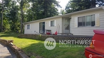 Property Photo:  41620  Mountain View Place E  WA 98251 