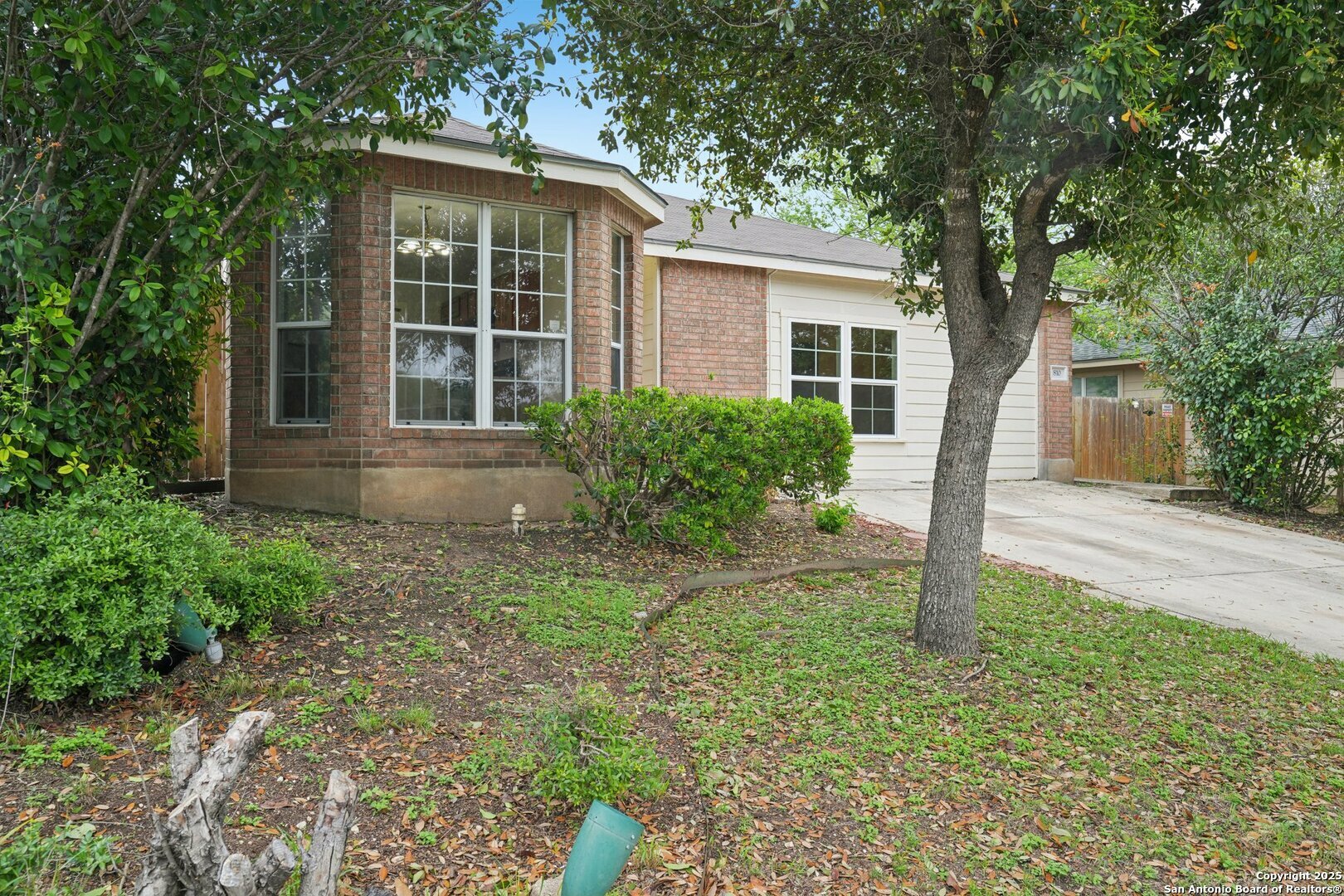 810 Canyon Ridge Dr  San Antonio TX 78227 photo
