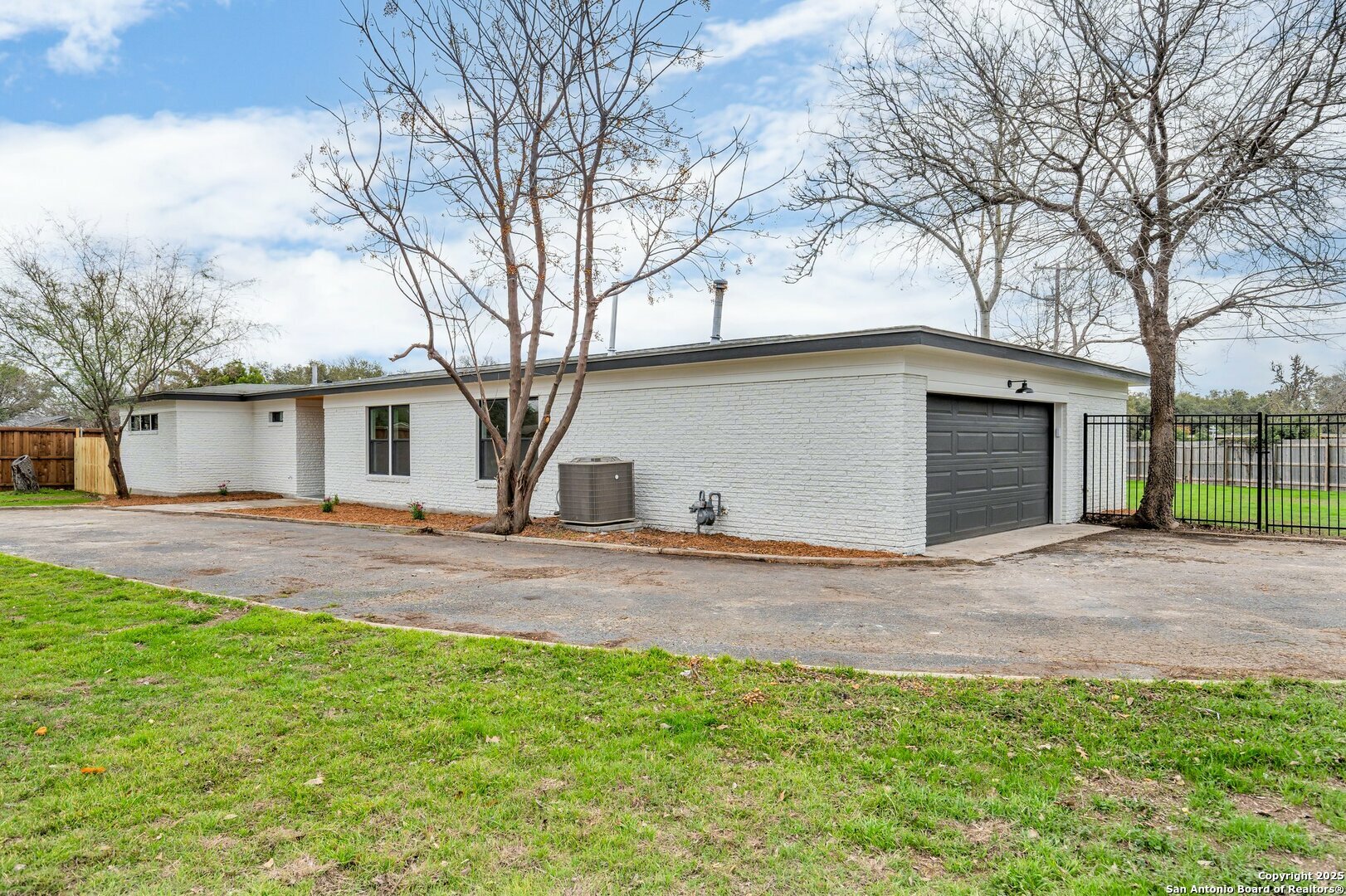 Property Photo:  382 Donella Dr  TX 78232 