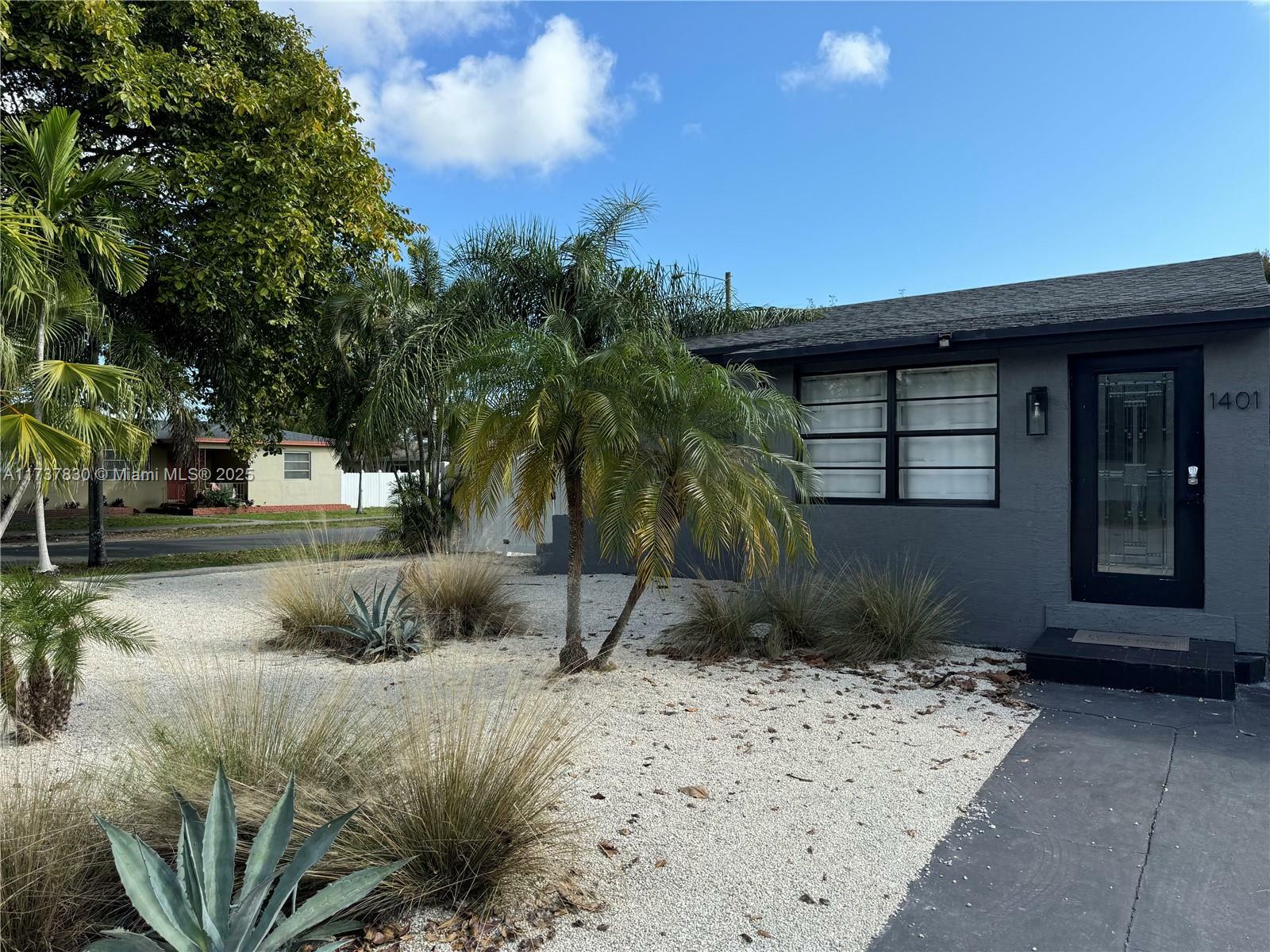 Property Photo:  1401 SW 3rd Ave  FL 33004 