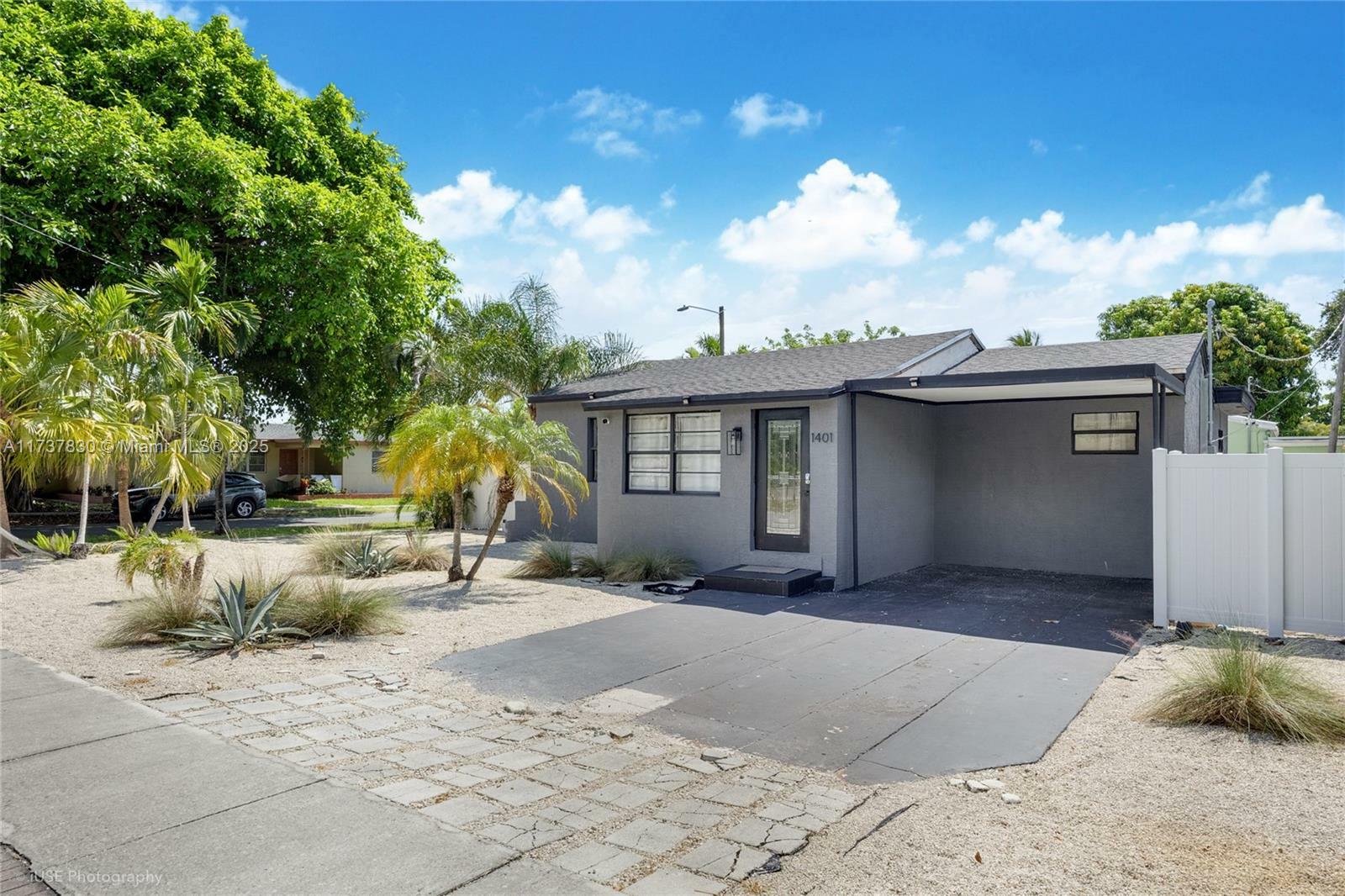 Property Photo: 1401 SW 3rd Ave FL 33004