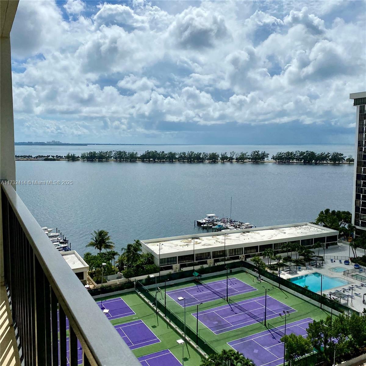 Property Photo:  1901 Brickell Ave B1705  FL 33129 