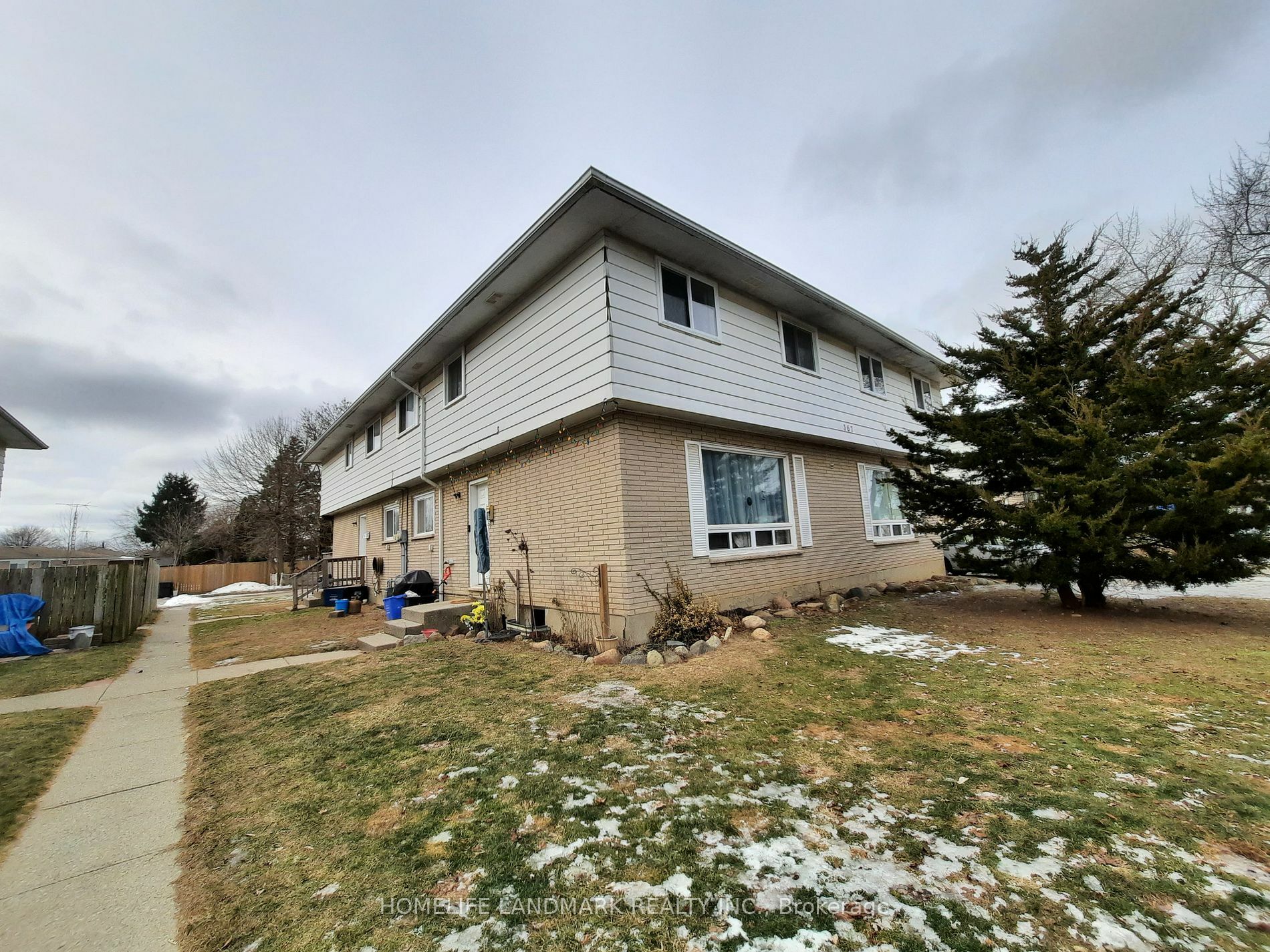 Photo de la propriété:  367 Sandys St  ON N7L 3X8 