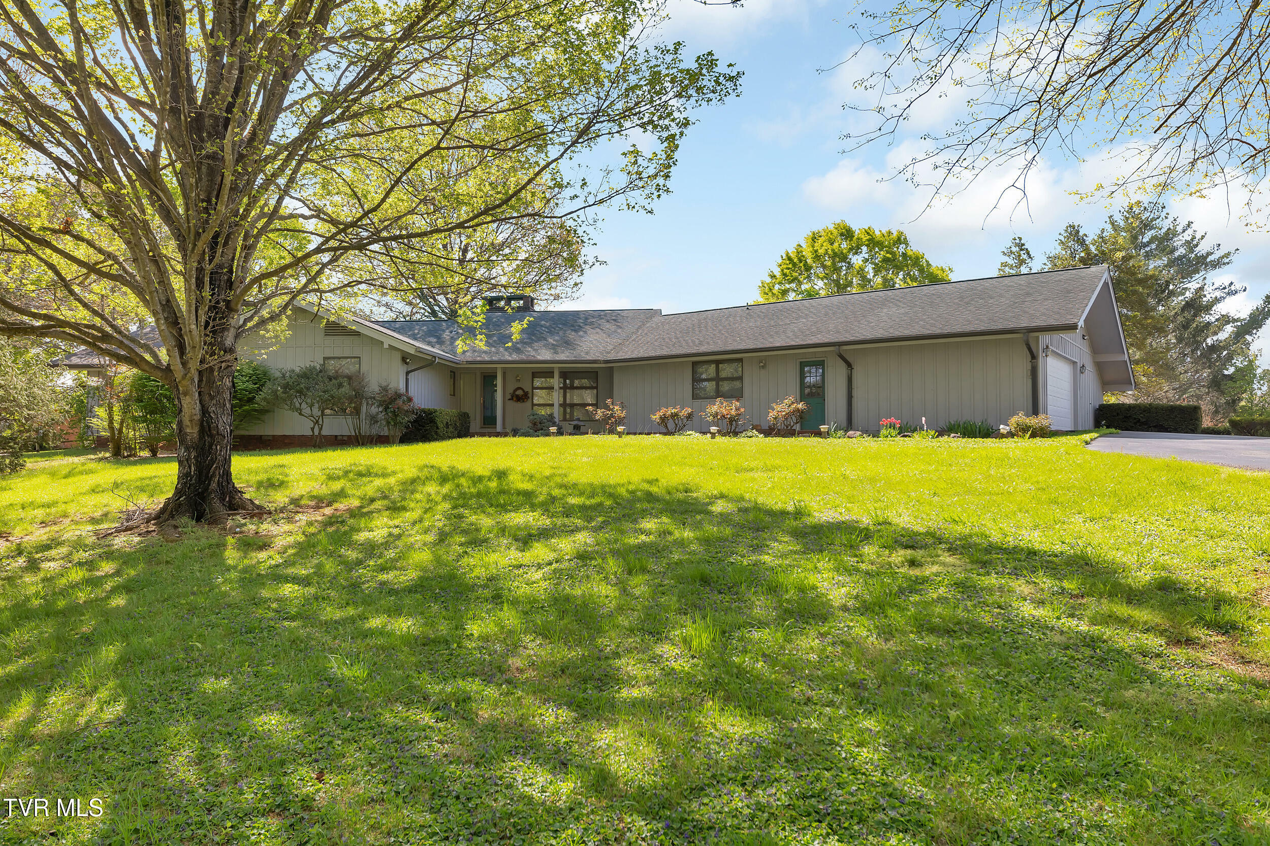 Property Photo: 310 Par Lane TN 37743