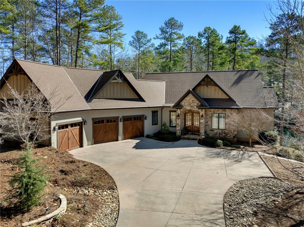 Property Photo: 800 Mirror Lake Court SC 29676