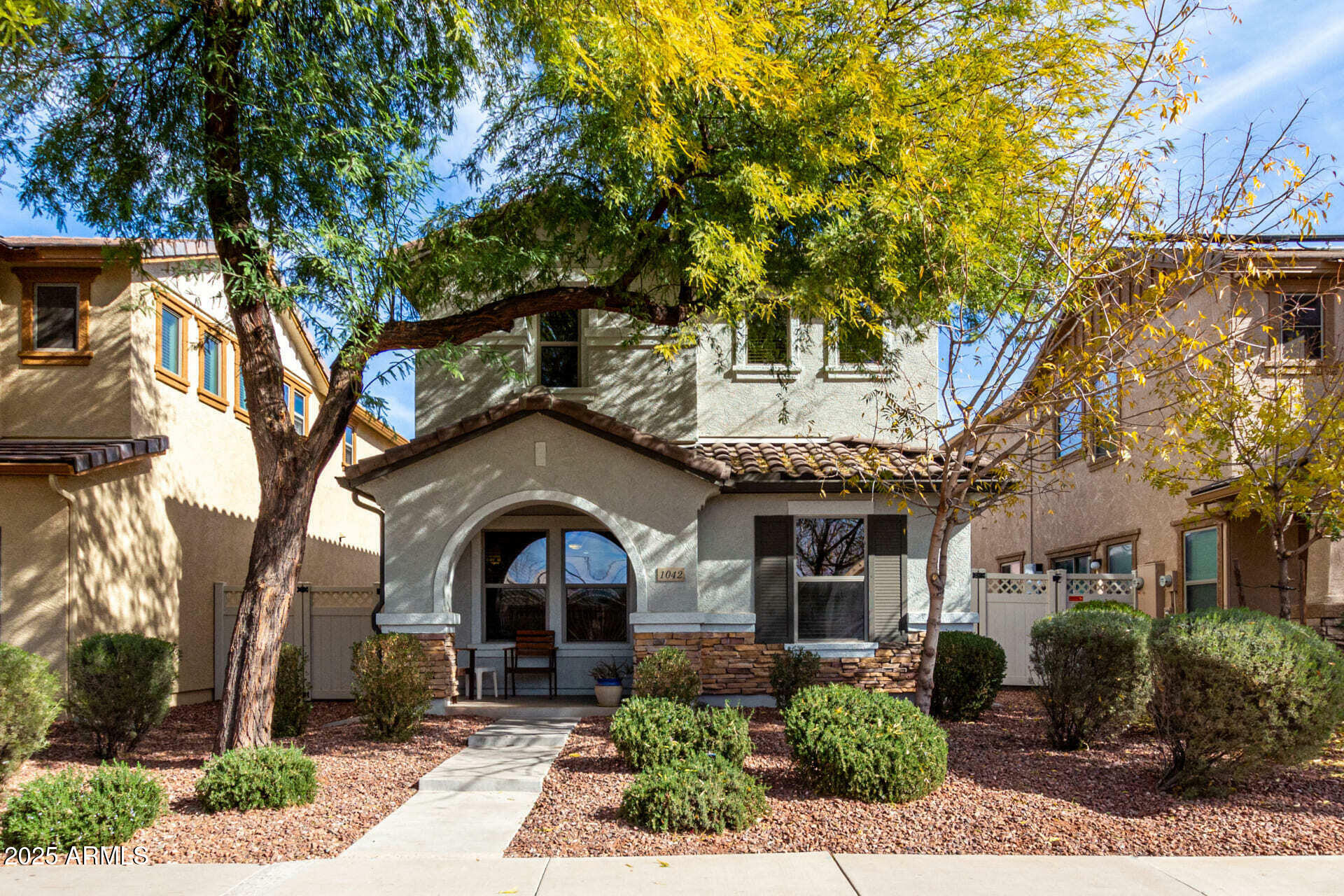 Property Photo:  1042 S Cheshire Lane  AZ 85296 