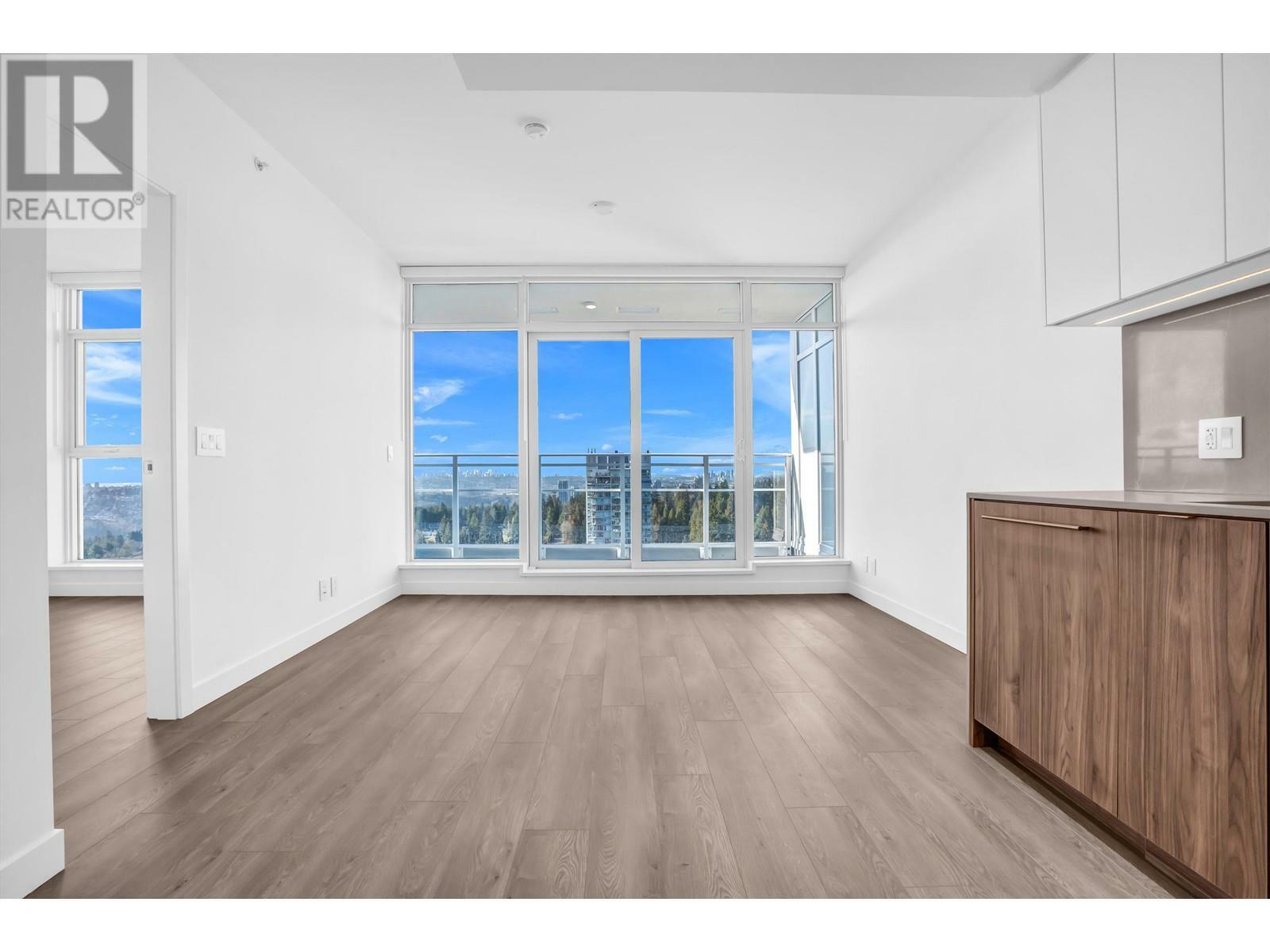 Property Photo: 505 Nelson Street 1605 BC V3J 0R5