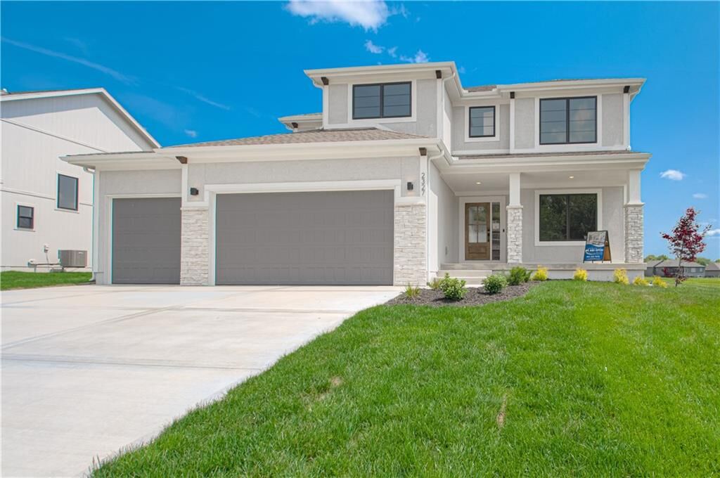 Property Photo: 2327 Fishing Lane MO 64060