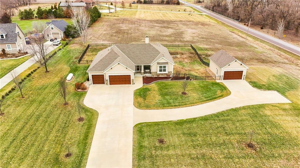 Property Photo:  18220 Prairie View Drive  KS 66086 