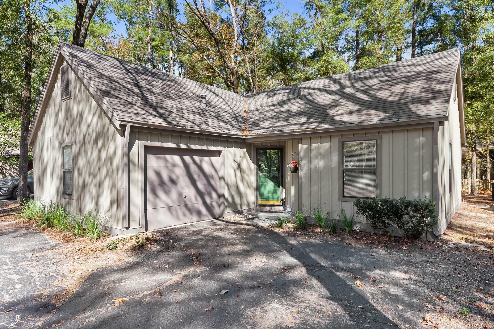 Property Photo: 4545 SW 84th Drive FL 32608