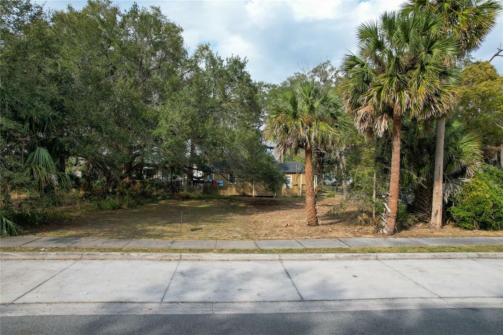 Property Photo:  420 E 5th Street  FL 32771 