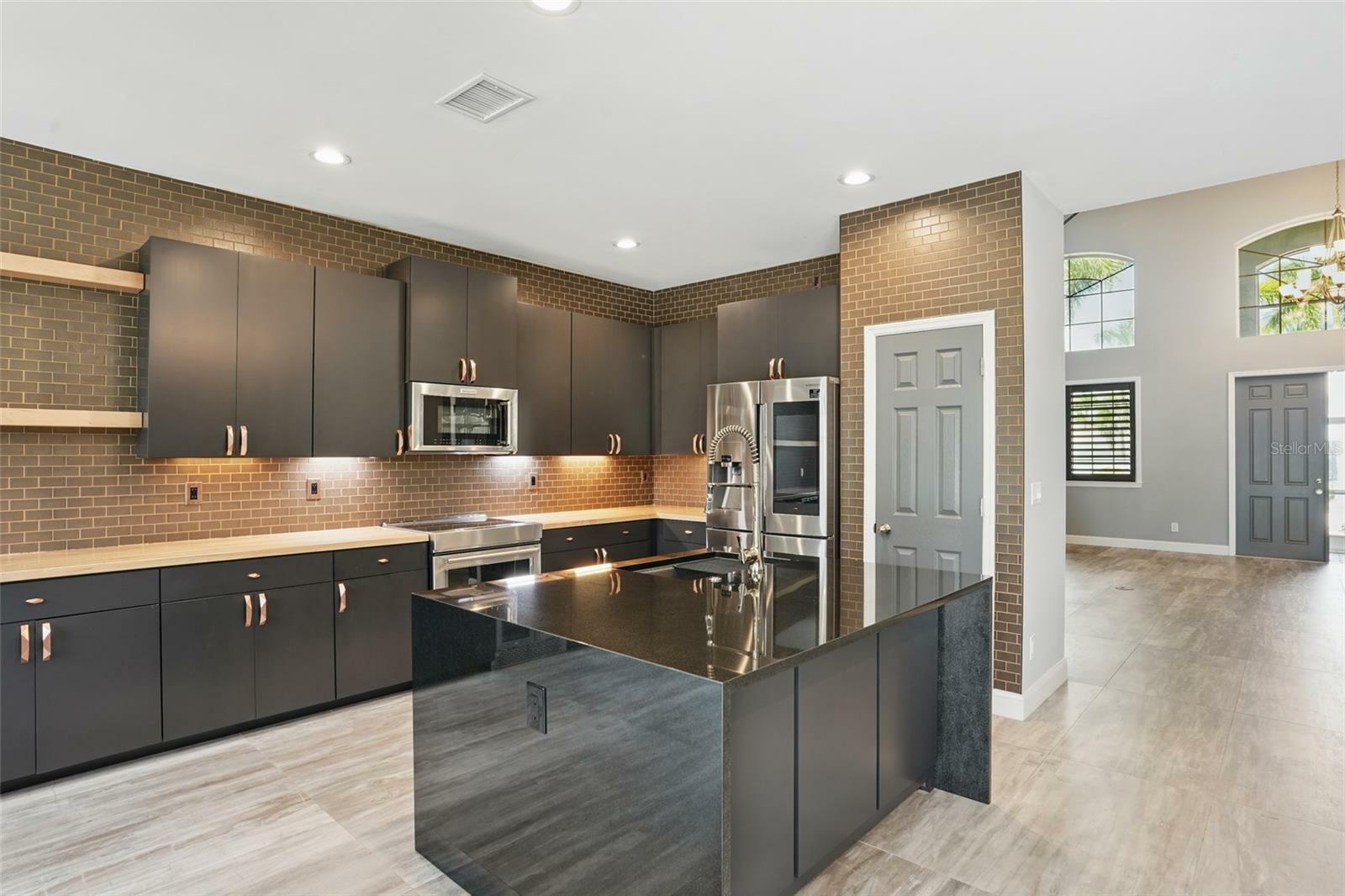 Property Photo: 2508 Blackburn Circle FL 33991