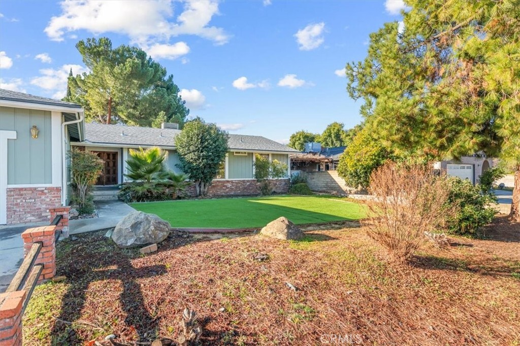 Property Photo:  820 Red Cloud  CA 93446 