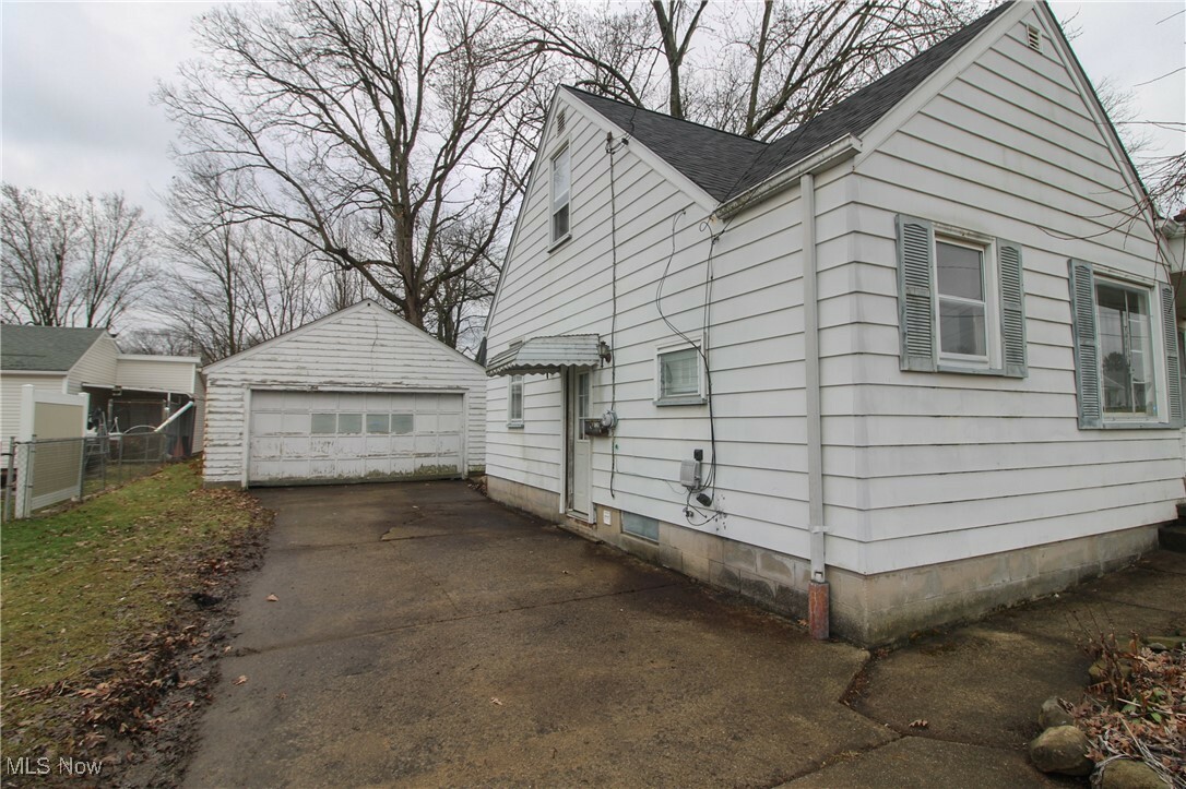 Property Photo:  128 Renee Drive  OH 44471 