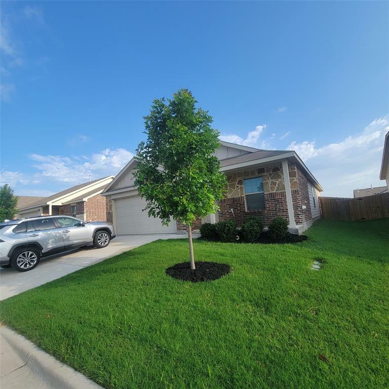 Property Photo: 400 Frio Pass Trail TX 76052