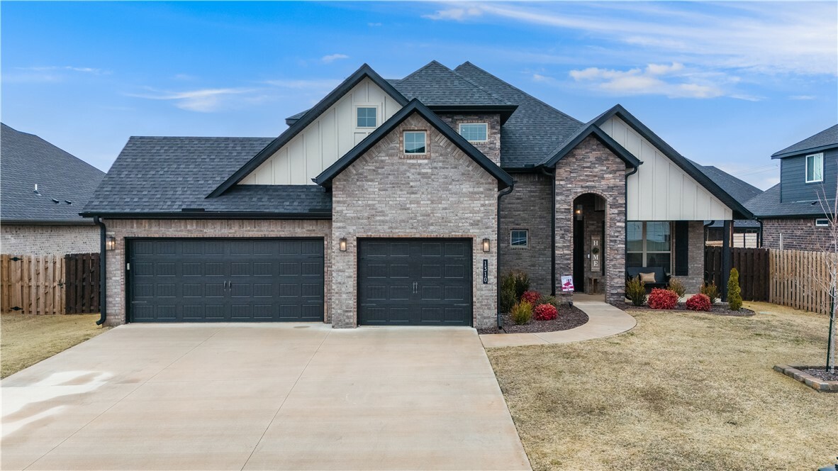 Property Photo:  1310 S Paragon Drive  AR 72719 