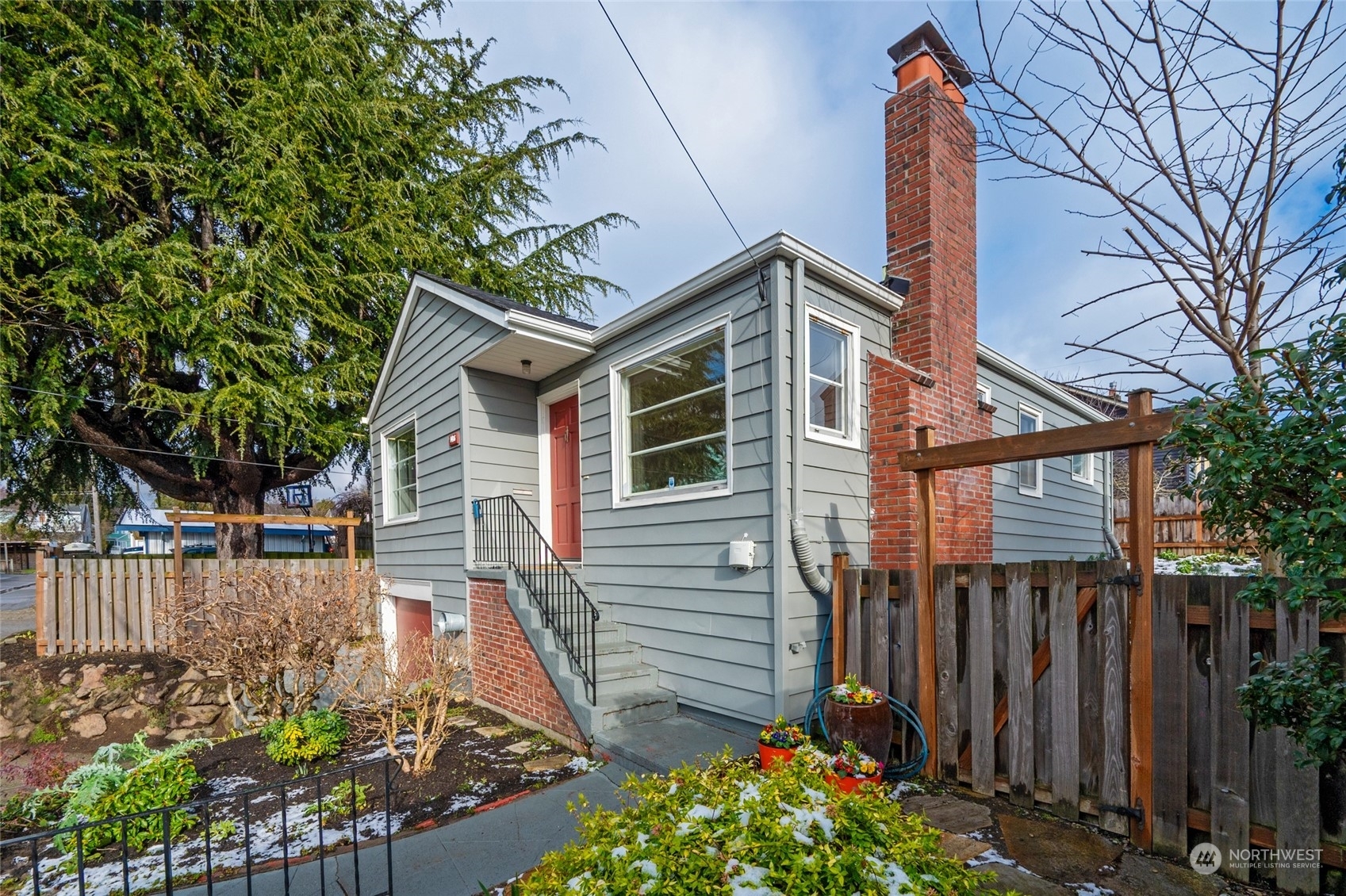 Property Photo:  1416 S Hinds Street  WA 98144 