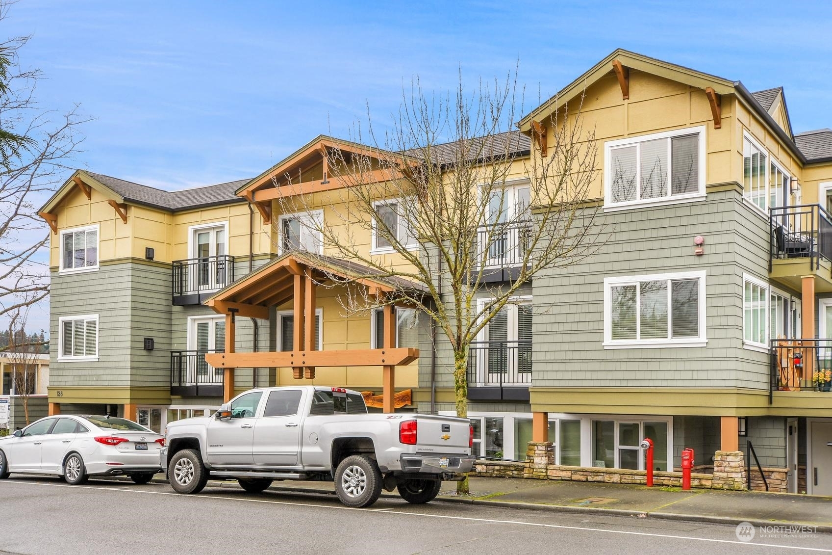 Property Photo:  128  4th Avenue S 202  WA 98020 