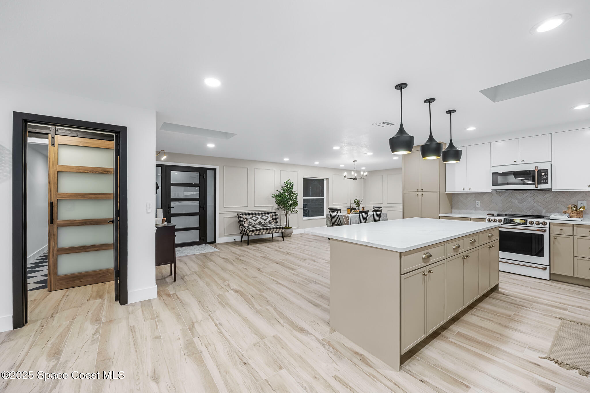 Property Photo: 6626 Windover Way FL 32780