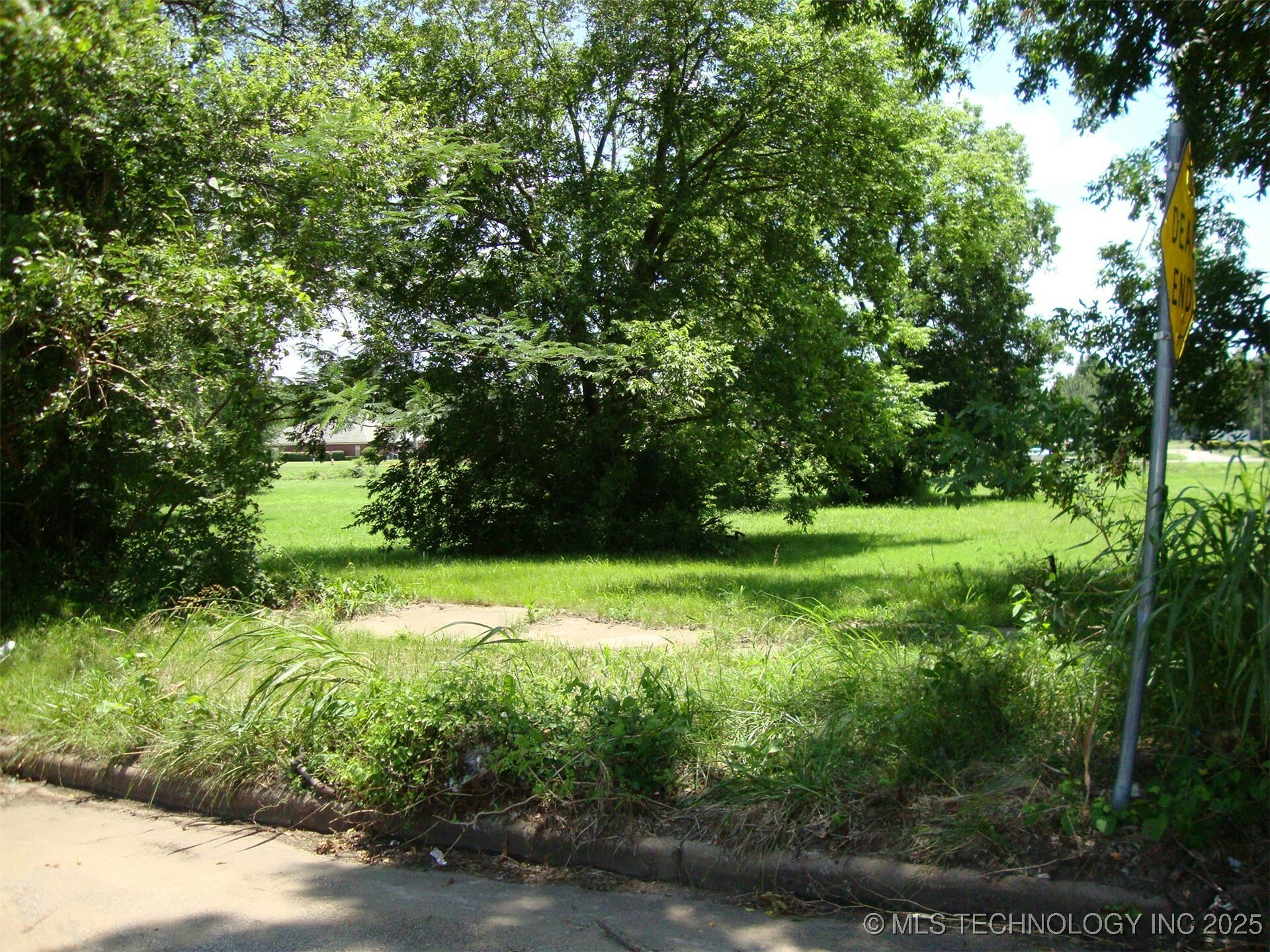 Property Photo:  600 E 7th Street  OK 74447 