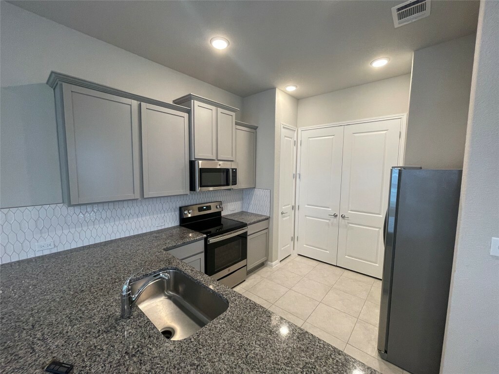 Property Photo: 1015 Vista View Drive 2901 TX 78626