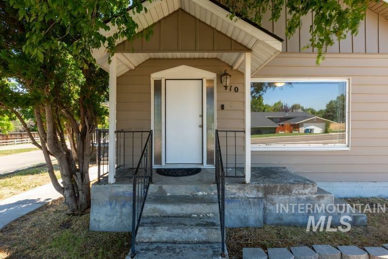 Property Photo:  710 E Linden St  ID 83605 