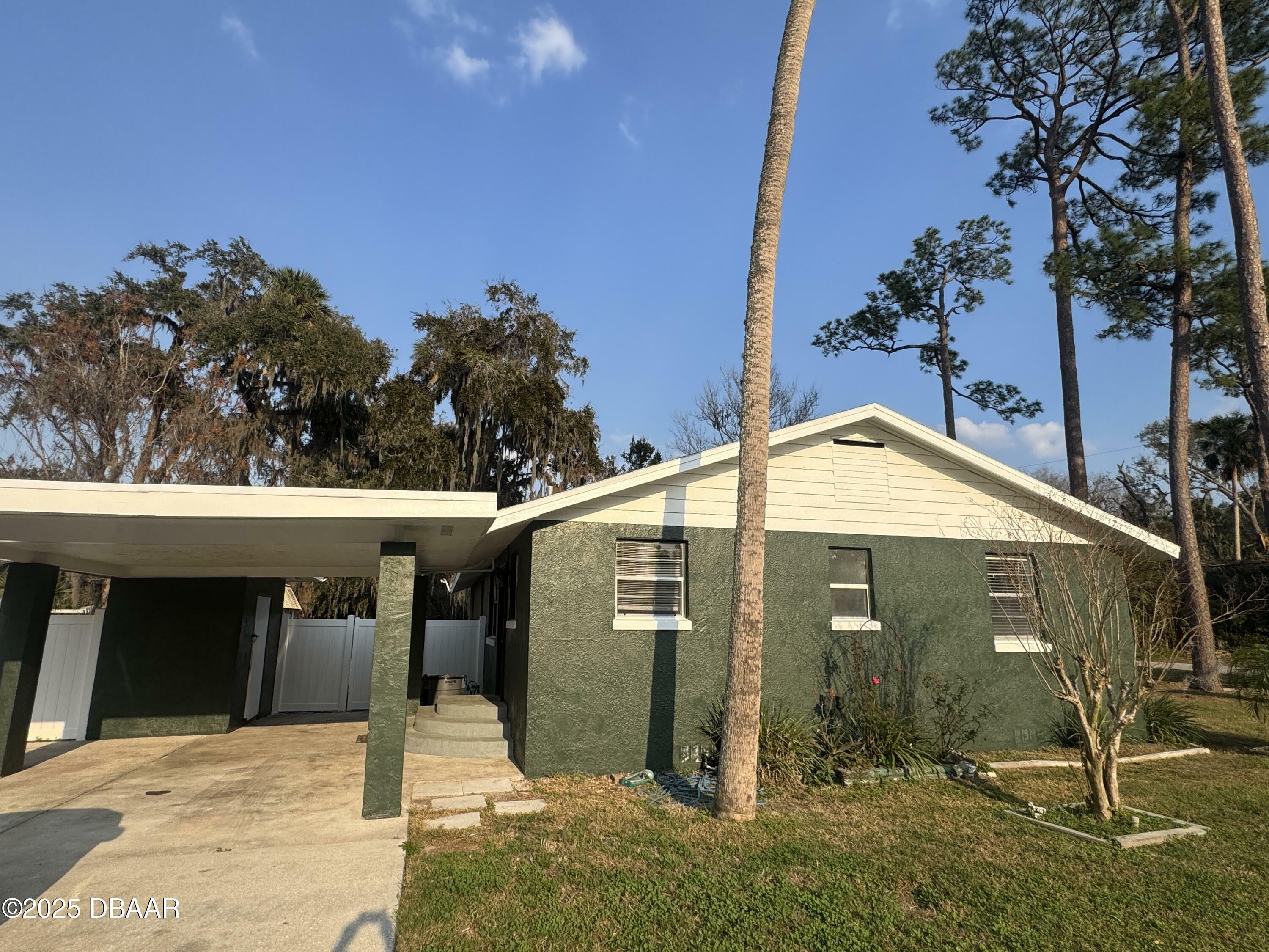 Property Photo:  41 S Orchard Street  FL 32174 