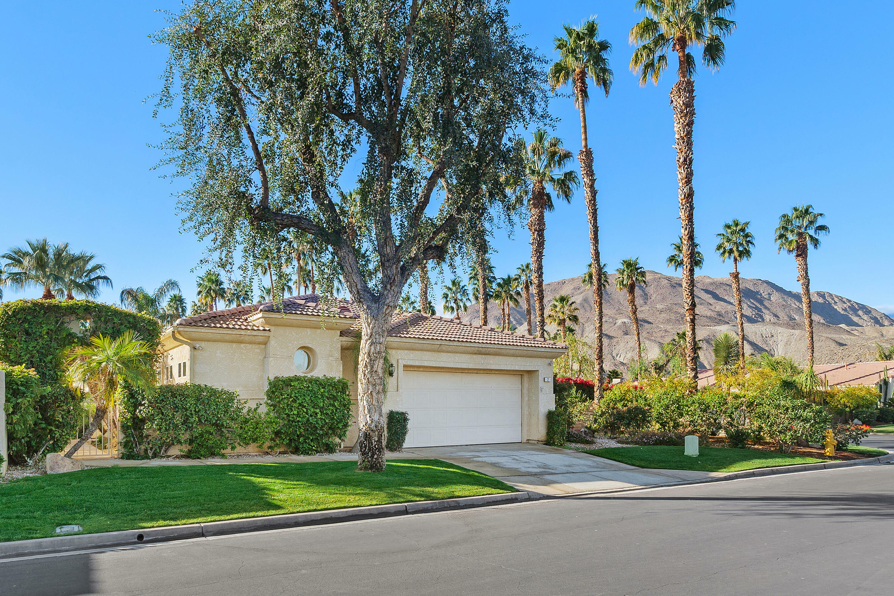 Property Photo: 2 Vistara Drive CA 92270