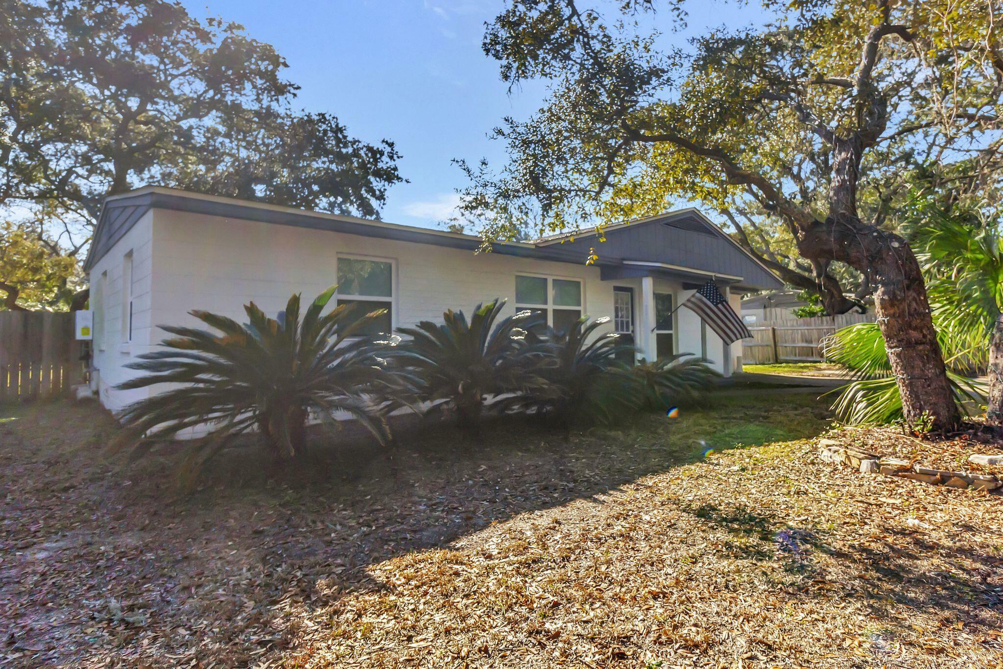 Property Photo:  116 Merle Circle  FL 32547 