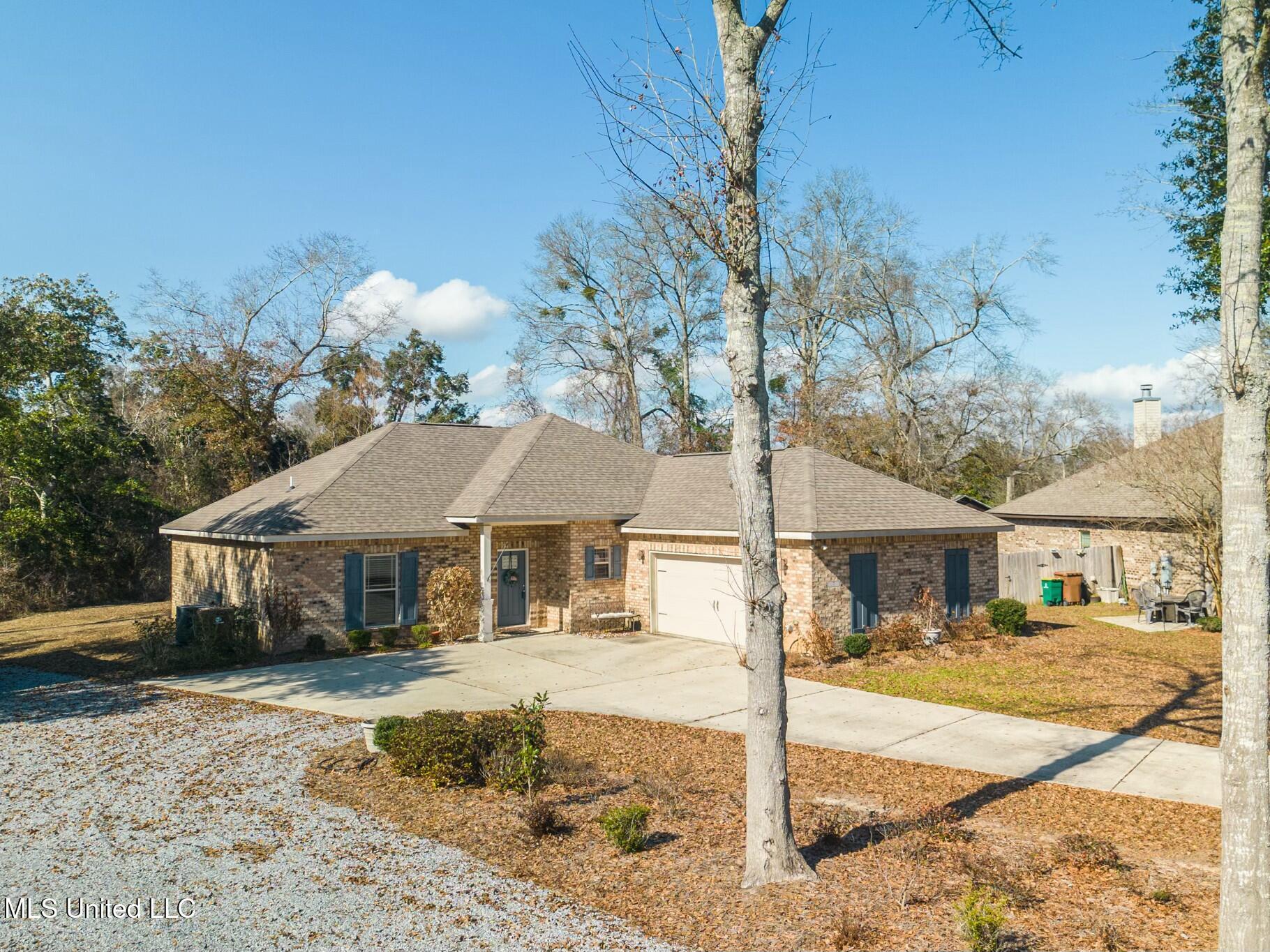 Property Photo: 7 Canterbury Lane MS 39560