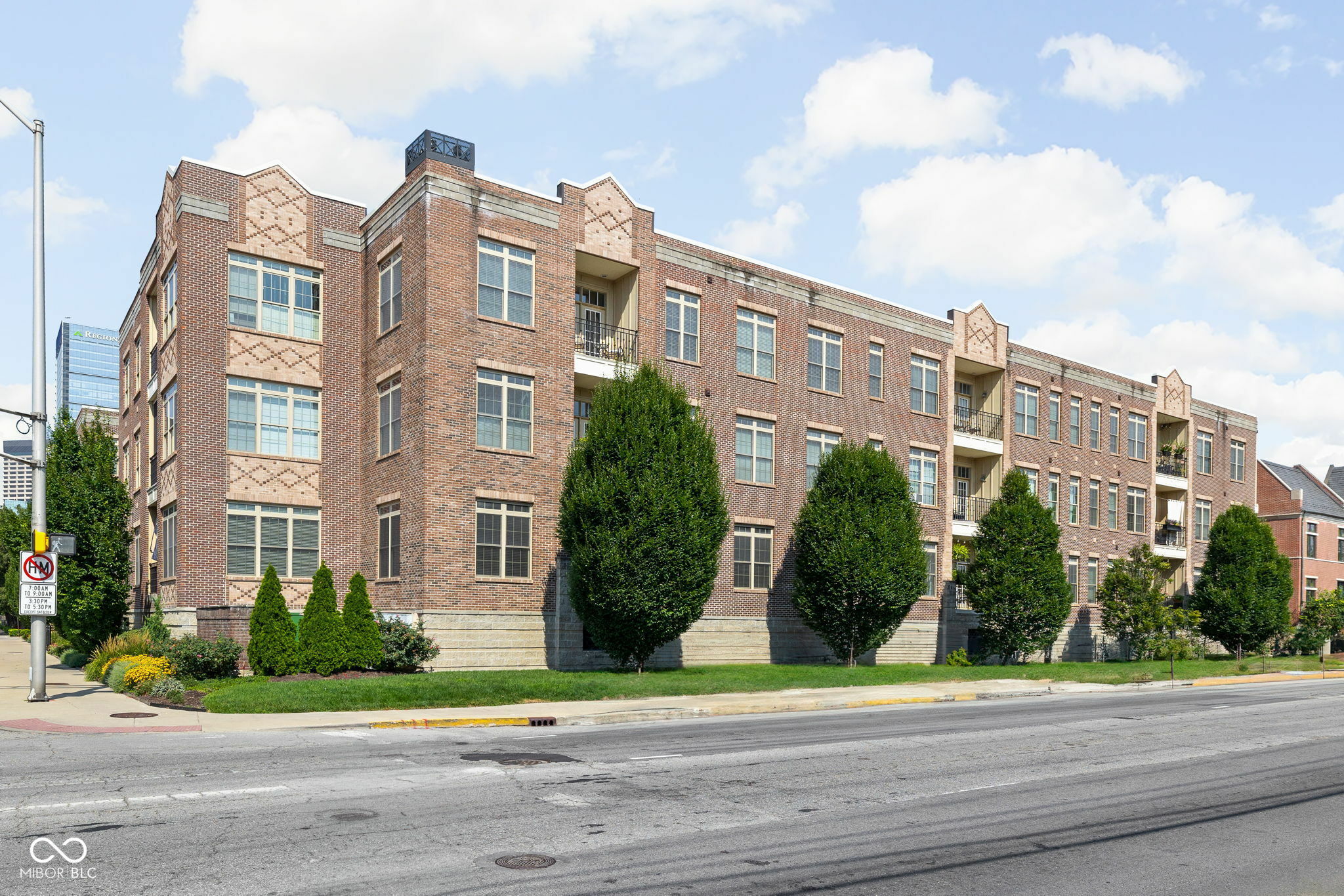 Property Photo: 450 E Ohio Street Apt 118 IN 46204