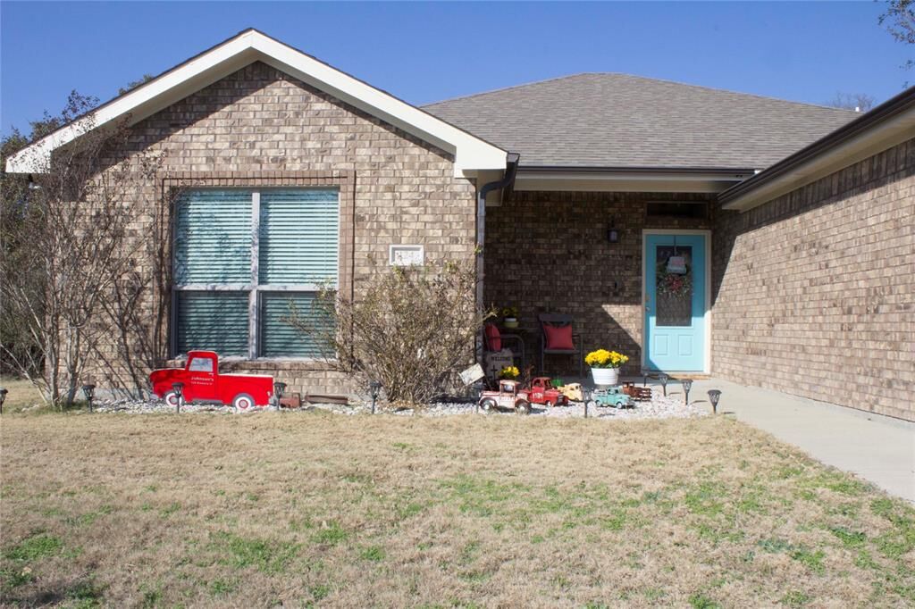 Property Photo:  124 Barbara Street  TX 76528 