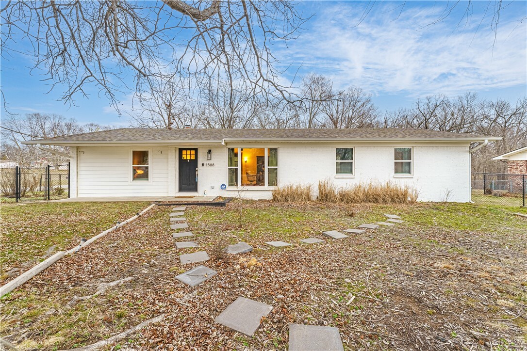 Property Photo:  1588 S Curtis Avenue  AR 72751 